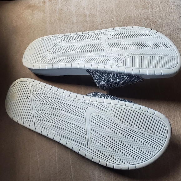 NIKE BENASSI MEN'S SIZE 13 SLIDES WOLF GRAY 631261-005 - Picture 5 of 5